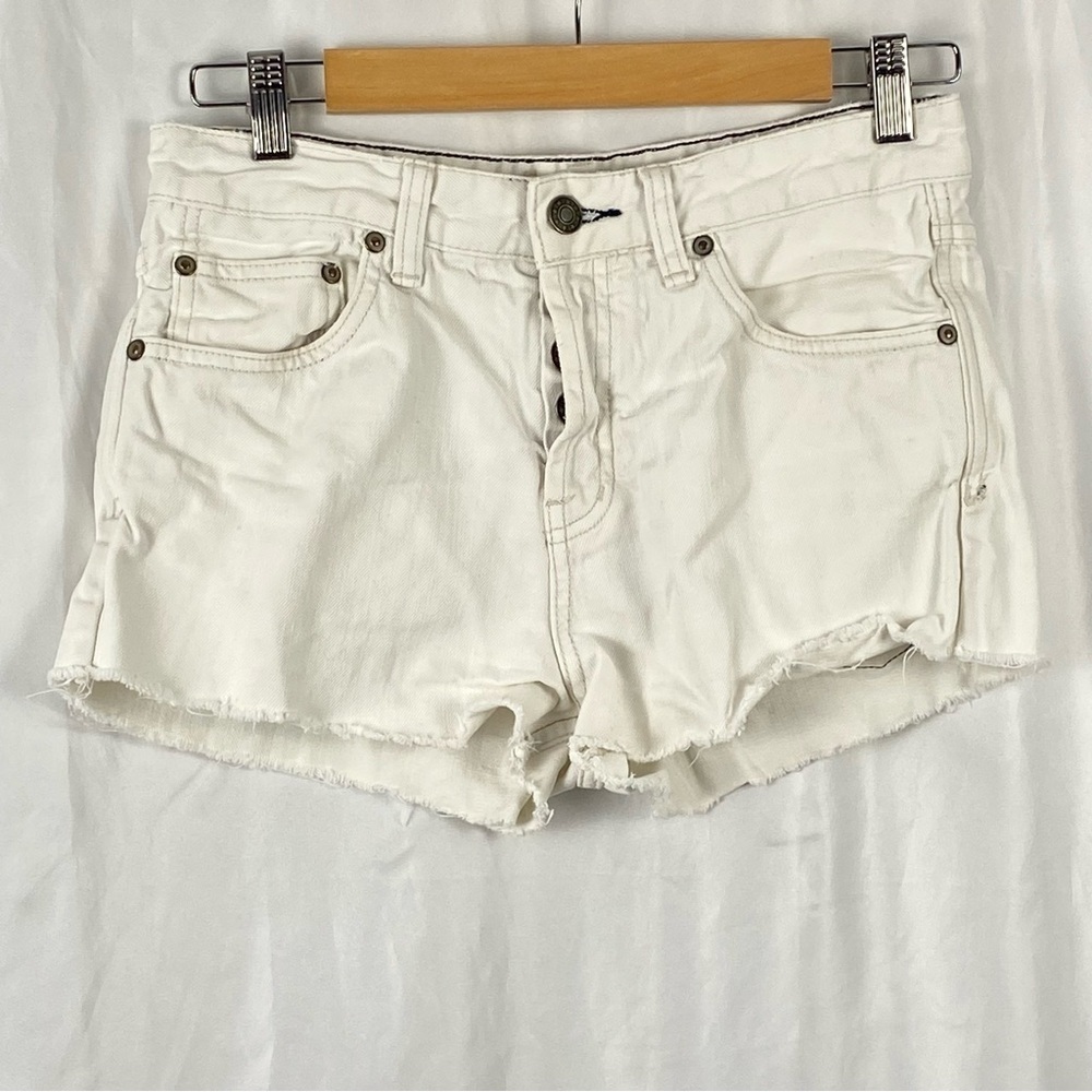 Free People Women’s White Distressed Frayed Button Fly Shorts Size W 26